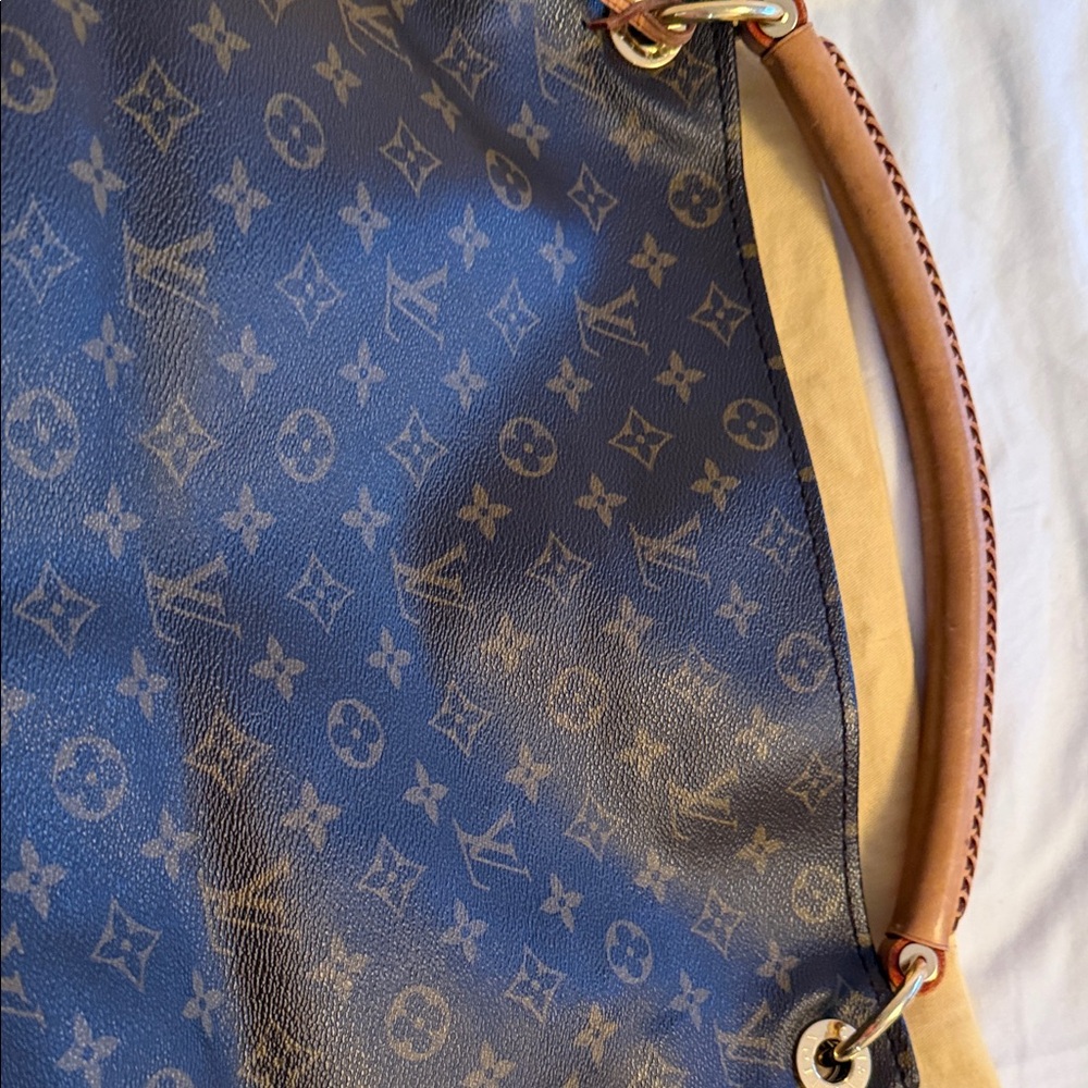 Louis Vuitton Monogram Canvas Detail - Brown with Gold Hardware - Picture 3 of 16